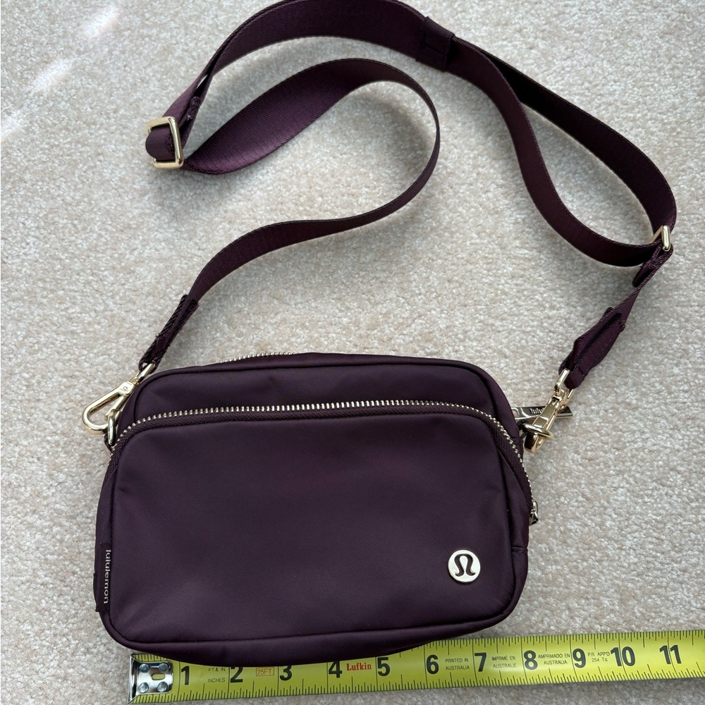 Lululemon Everywhere crossbody bag 2l